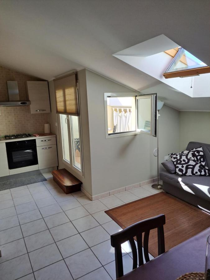 Mansarda di Grazy Apartment Citta Sant'Angelo Bagian luar foto