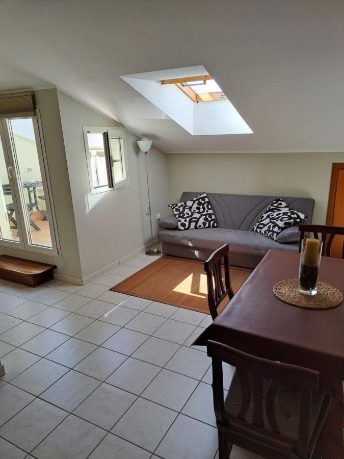 Mansarda di Grazy Apartment Citta Sant'Angelo Bagian luar foto